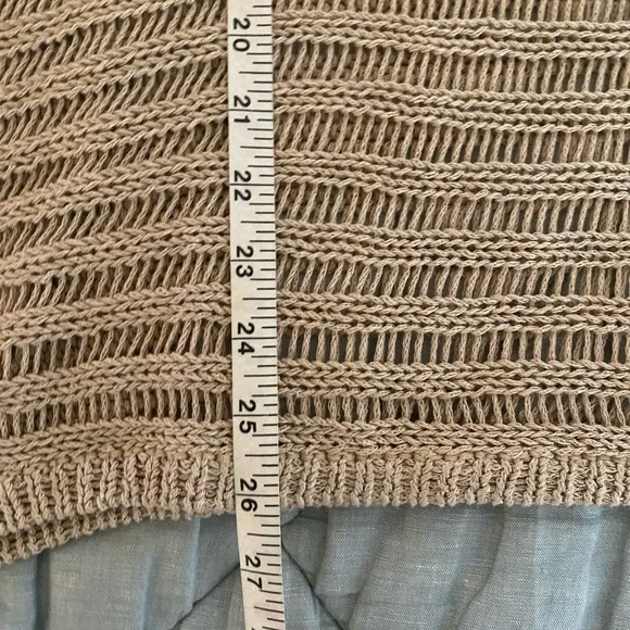 LAST CHANCE Women’s Long-Sleeved V-Necked Open Knit Sweater Size S - Picture 9 of 10